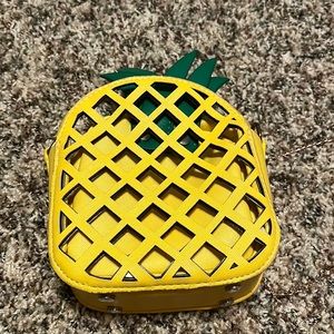 Pineapple purse
